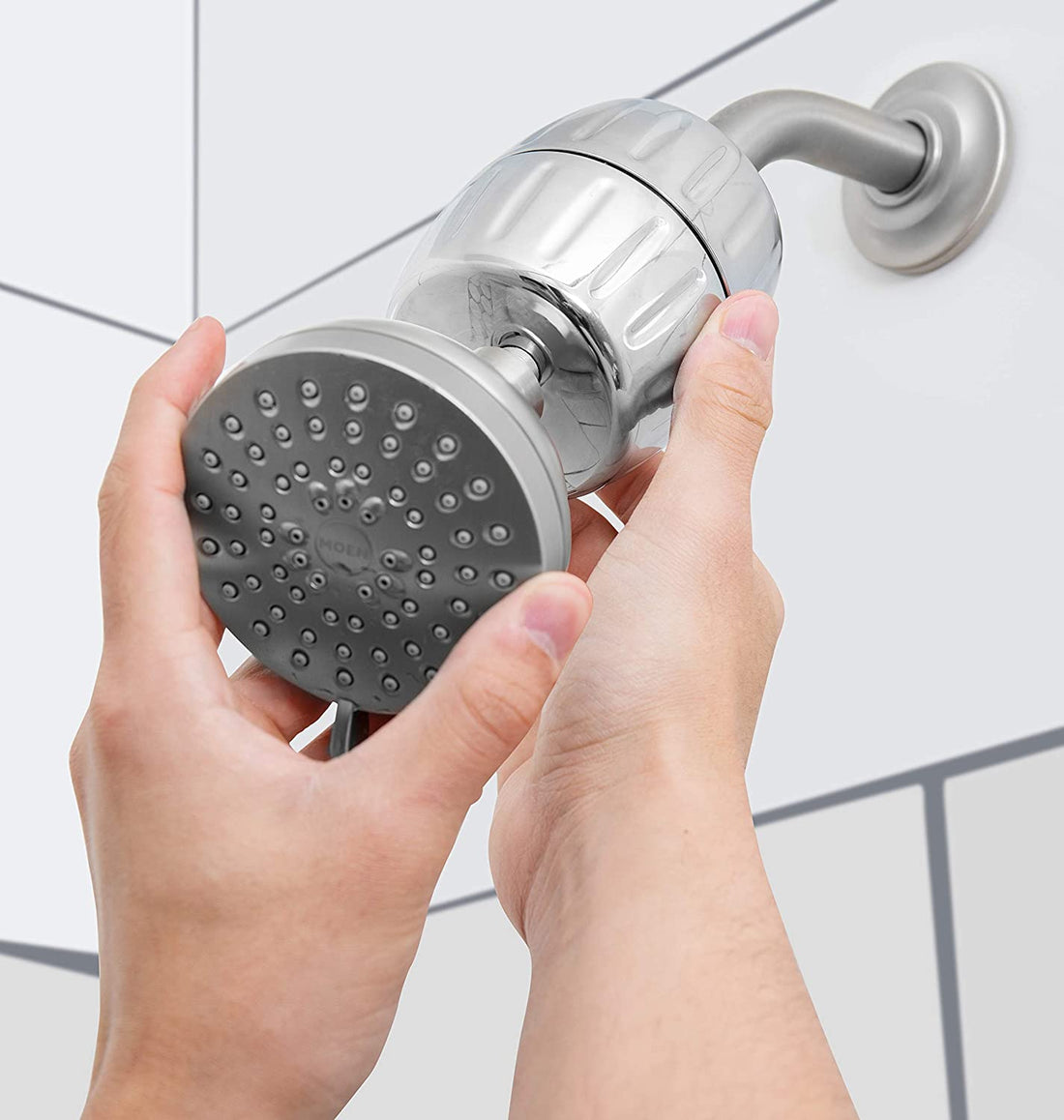 Come lavarsi sotto la doccia: un buon filtro è il miglior consiglio per non  rovinare pelle e capelli